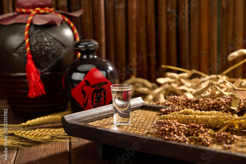 Bild auf Leinwand Traditional Chinese Liquor with Grain and Ceramic Jars