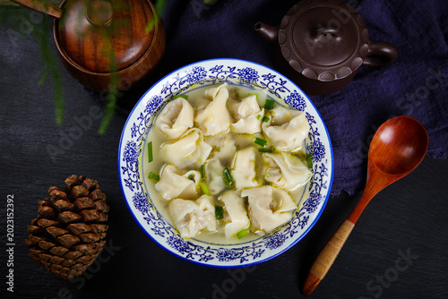 Fotografía Clear Wonton Soup with Scallions and Tea Set