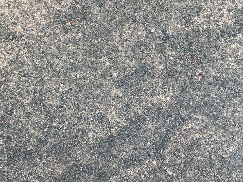Foto Fine asphalt surface displaying sandy texture, embedded particles, and subtle we