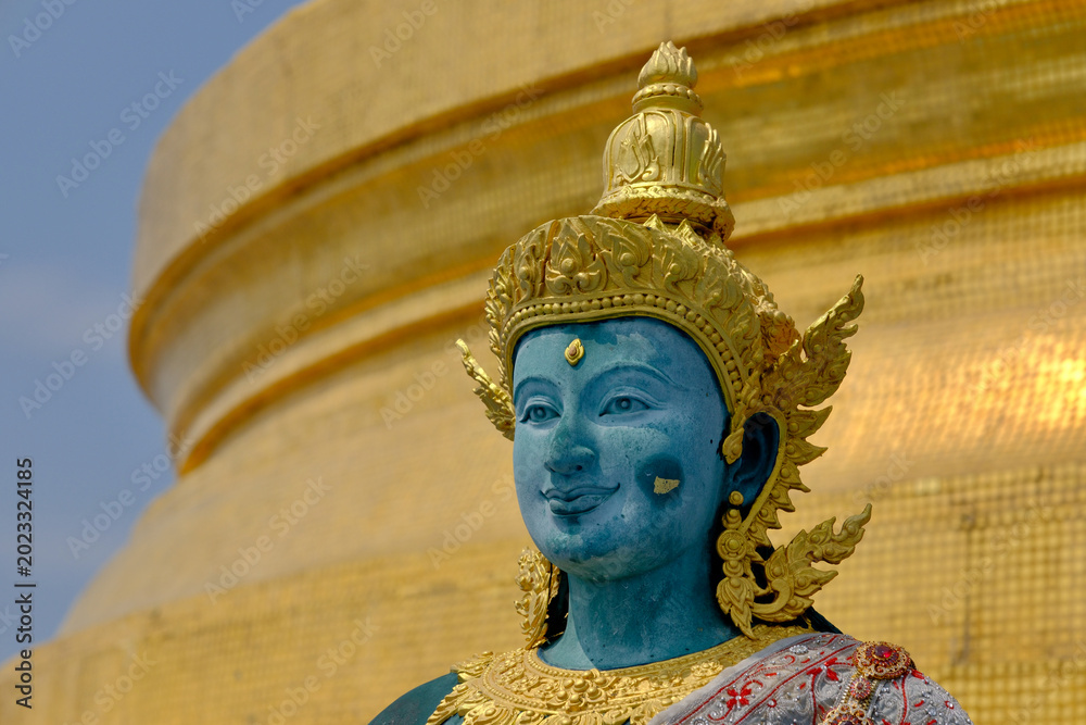 Obraz premium Wat Saket Ratchawora Mahawihan - The Golden Mount Temple 