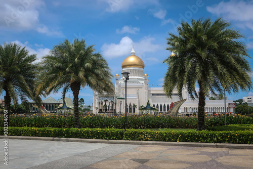 Foto Masjid Omar 'Ali Saifuddien mosque general view, Bandar Seri Begawan, Brunei