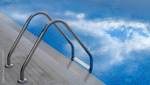 Fotografía Outdoor swimming pool offering a refreshing escape and inviting swim during hot