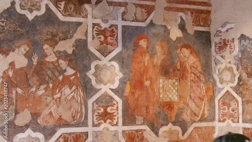 Foto Wall murals depict historical figures engaged in chess, showcasing artistry and