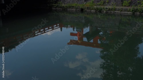 京都、琵琶湖疏水の水面に映る平安神宮の大鳥居と慶流橋