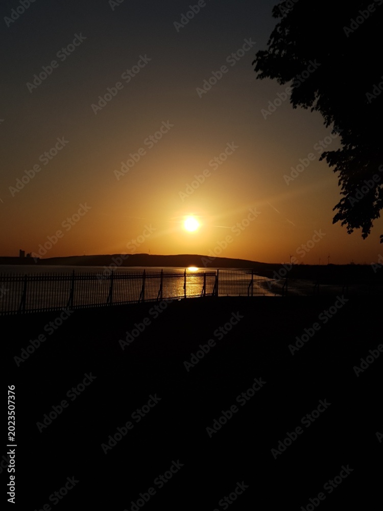 Obraz premium sunset on the lake