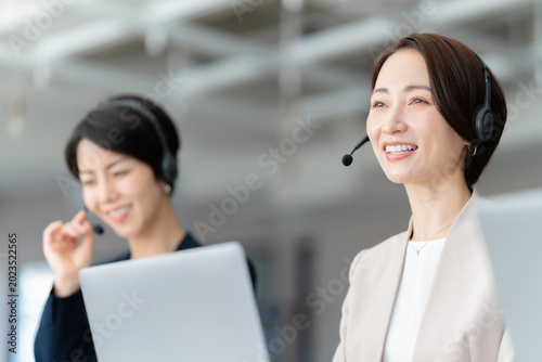 Plakat インカムで話すオペレーターの女性