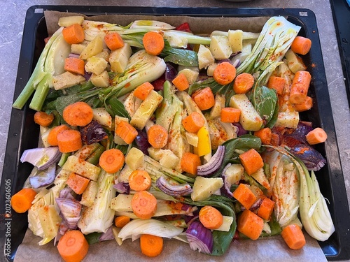 Gemischtes Gemüse auf dem Blech 