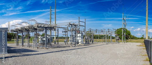 Fotografía Wide panoramic view of an electrical substation with transformers, high-voltage