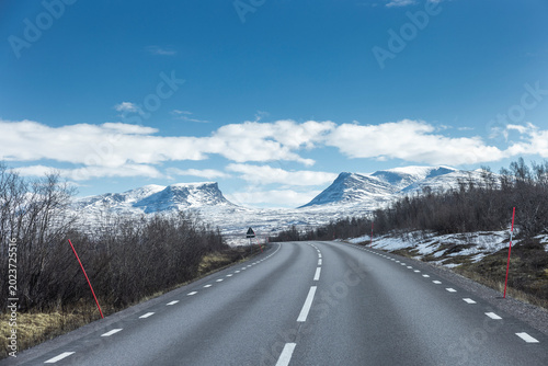 Europastrasse E 10 in Schwedisch Lappland bei Kiruna