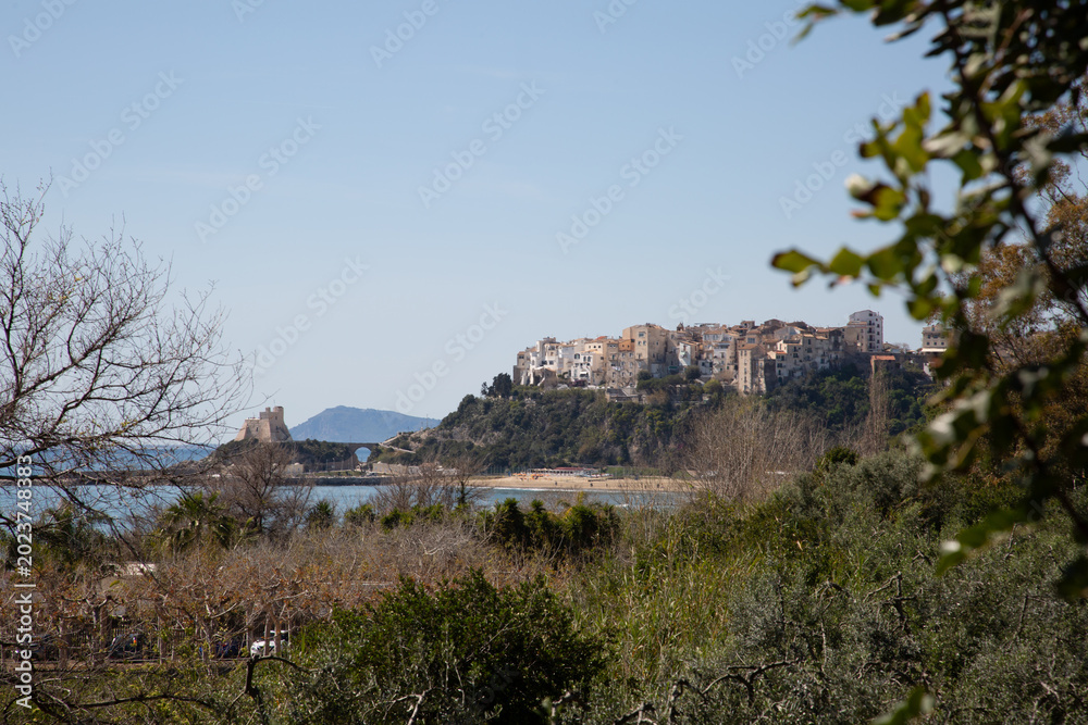 Fototapeta premium Panorama costiero di Sperlonga nel Lazio