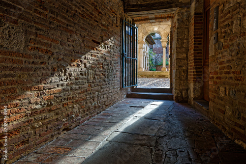 Tableau sur toile Light at the entrance of Saint-Salvin collegiale church cloister