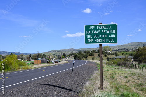 Konstfotografi Sign for 45th Parallel halfway between the equator and the north pole in rural O