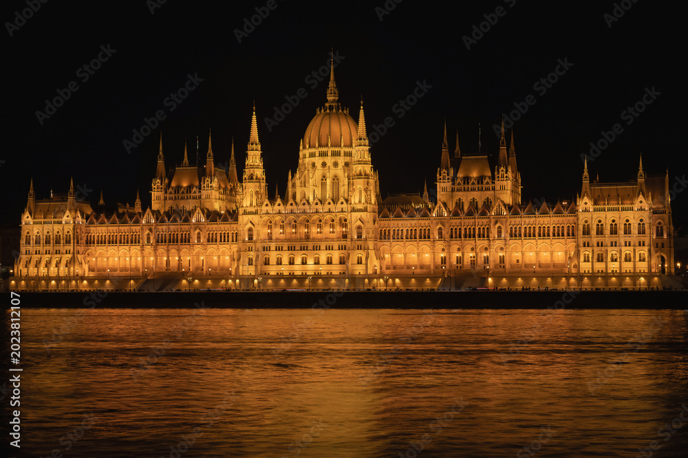 Fototapeta premium Budapest - Ungheria - Il Parlamento