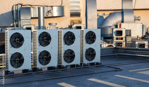 HVAC system installs roofto...