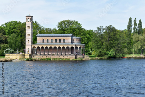 Bilde på lerret Blick auf die Heilandskirche an der Havel