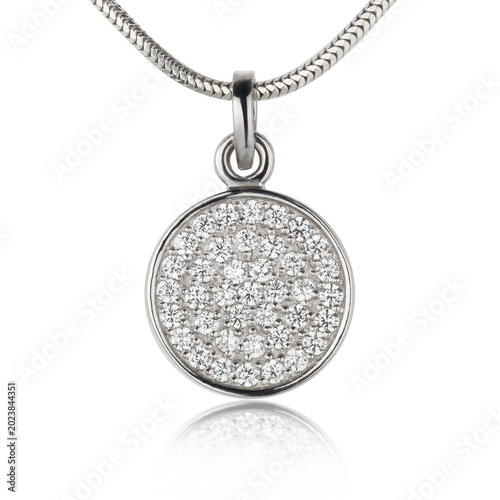 Cuadro en lienzo Close-up studio shot of a delicate pendant necklace featuring an intricate arrangement of small clear stones