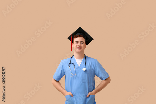Male student in mortar boar...