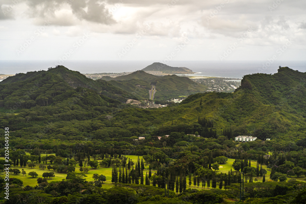 Obraz premium Panoramic View from Nuuanu Pali Lookout on Oahu, Hawaii