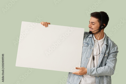 Male technical support agen...
