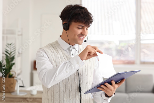 Male technical support agen...