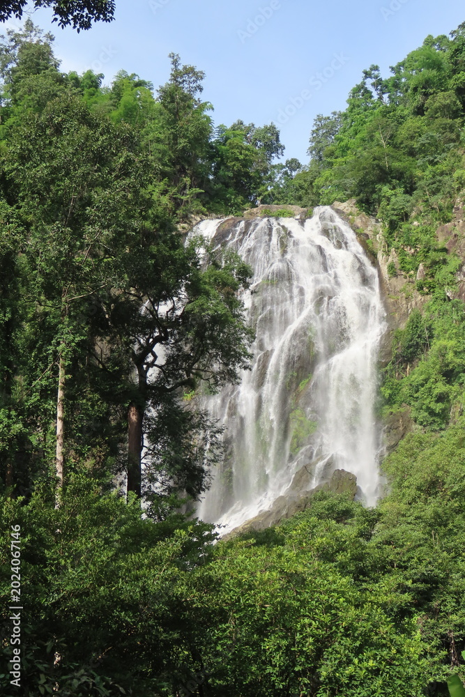 Obraz premium Khlong Lan Waterfall