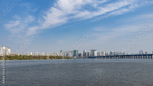 Tableau sur toile Seoul city skyline and Han river landscape with bridge under blue sky, South Kor