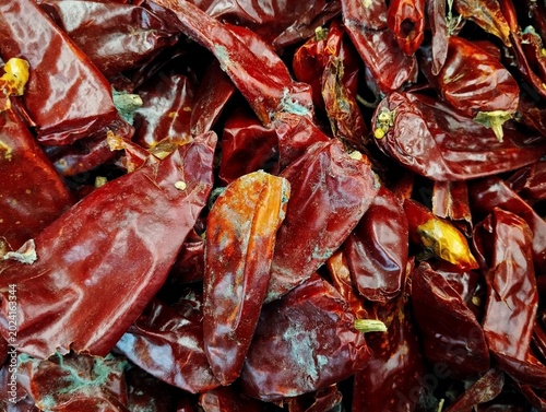 A pile of dried red peppers