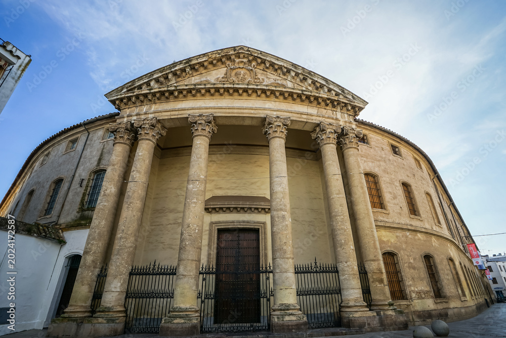 Obraz premium Historic center of Cordoba,Spain,Classical stone building with columns and a triangular pediment under a clear blue sky