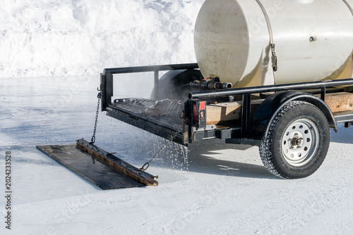 Rink resurfacing with simple design assembly