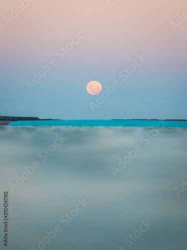 Canvas Print Beautiful view of moonrise from the beach.