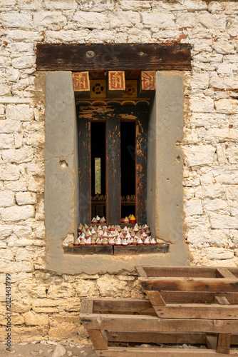 Tachog Lhakhang Bhutan, Tsa Tsas miniature stupas made of clay on window sill