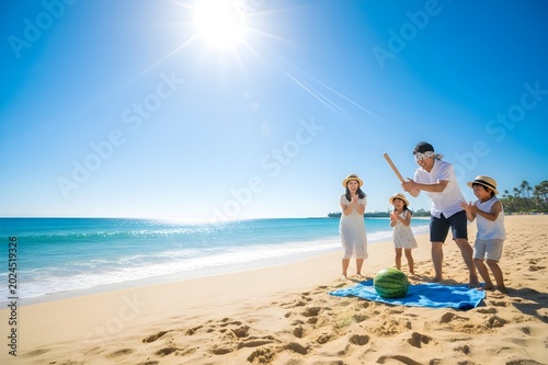 夏の海辺の砂浜で家族がスイカ割りを楽しむ日本の夏休みと思い出イメージ（AI生成）