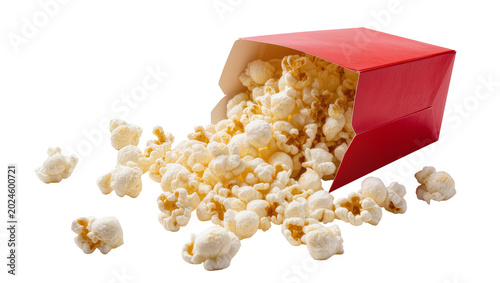 Foto Isolated delicious fluffy golden popcorn spilling from an overturned red cinema