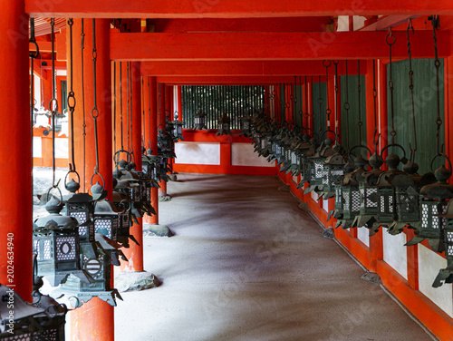 Tableau sur toile hanging bronze lanterns at Japanese shinto shrine