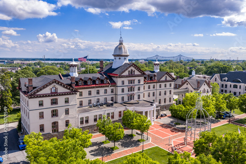 Konstfotografi Widener University Pennsylvania — Old Main Dome Aerial with Commodore Barry Brid