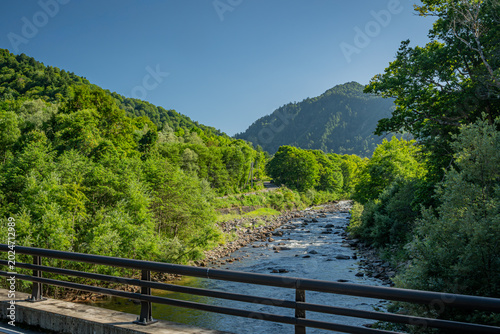初秋の只見川と橋から望む清流と山々の風景（新潟県魚沼市）
