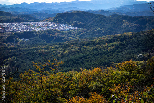 Cuadro en lienzo 埼玉県日高市・日和田山からの展望。奥武蔵の山々と街並み