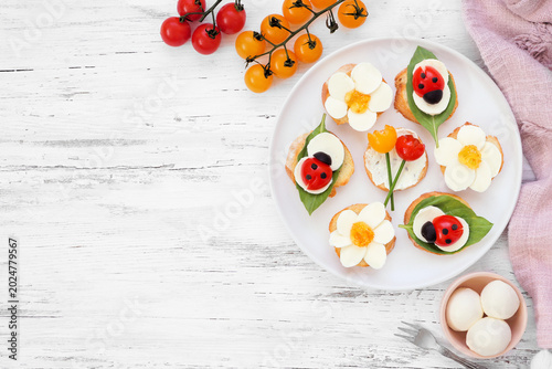 Konstfotografi Summer theme crostini appetizers