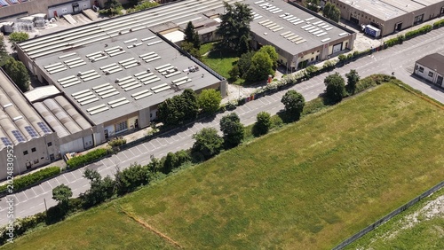 Quadro su tela Industrial Park Aerial View: An expansive aerial perspective showcases a modern industrial park with various factory buildings and warehouses