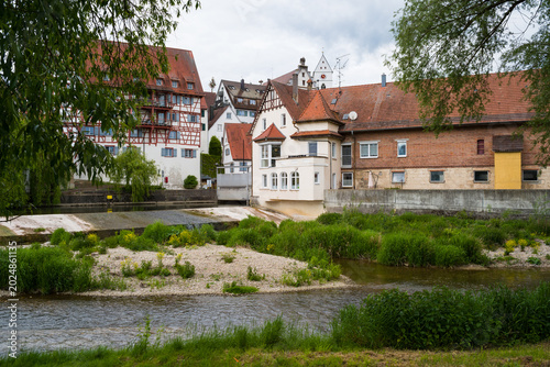 Cuadro en lienzo Stadt Riedlingen mit Blick auf Donauwehr, Landkreis Biberach, Baden-Württemberg