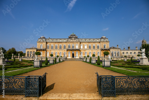 Foto View of Wrest Park, a historic country estate in Bedfordshire featuring a Grade I listed mansion designed in the style of a French château