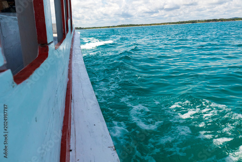 Photo of sea water from a ship that is moving, the atmosphere feels beautiful and calm