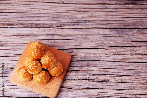 Quadro su tela Kue Nastar or Golden pastries rest on a wooden board