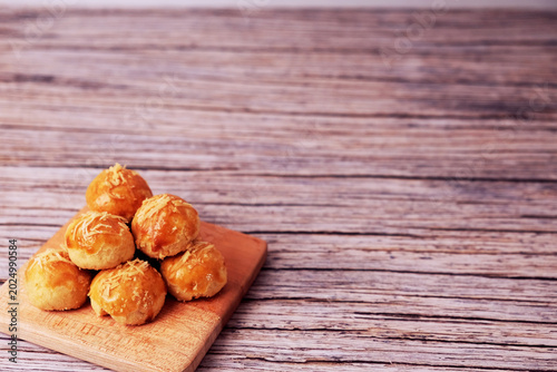 Obraz na plátně Kue Nastar or Golden pastries rest on a wooden board