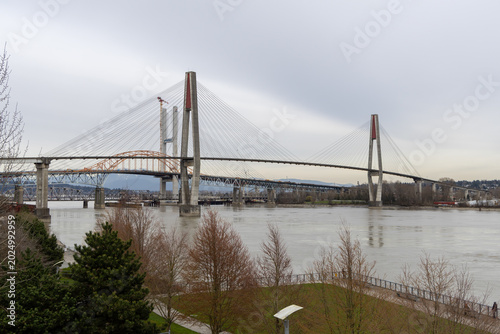 Foto Cable-Stayed Bridge Spanning the Fraser River With Traffic and City Skyline in N