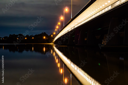 Quadro em tela Mt Henry bridge at night lit up
