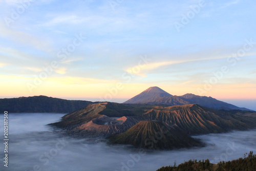 Tableau sur toile Panoramic View of Mount Bromo Sunrise with Extensive Sea of Clouds, Volcanic Cal