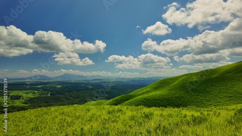 夏の草原　阿蘇五岳	