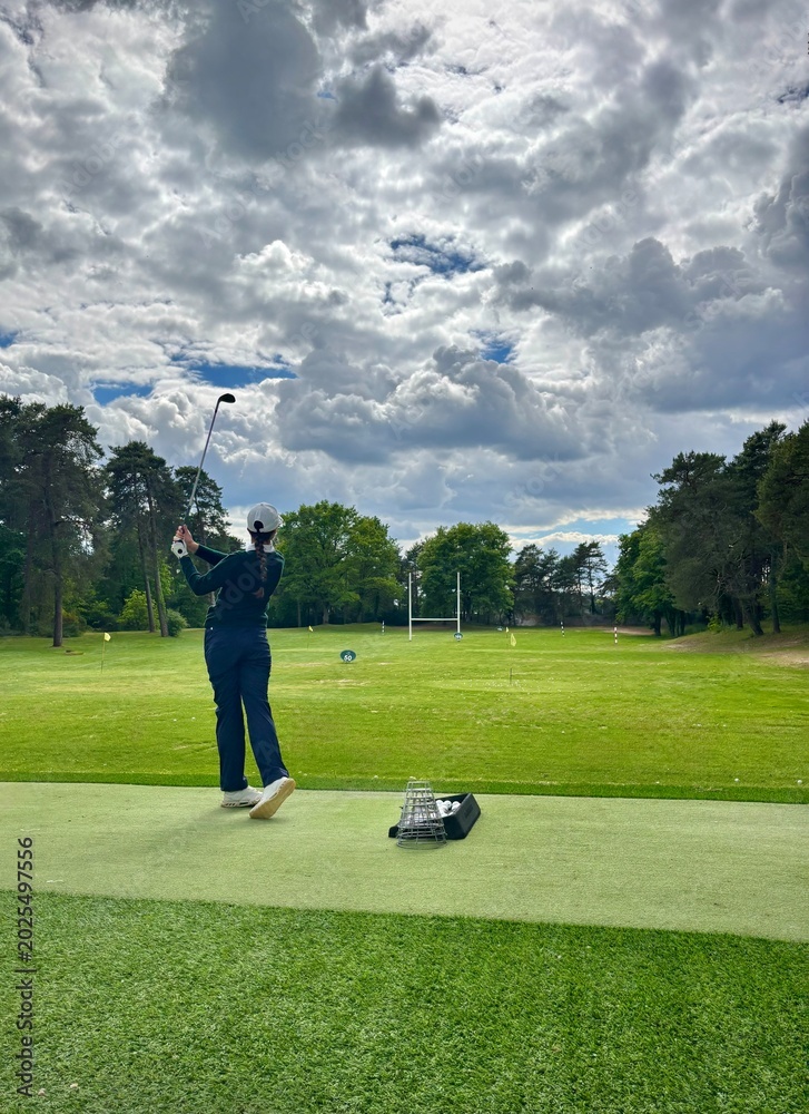 Obraz premium golfer on the practice