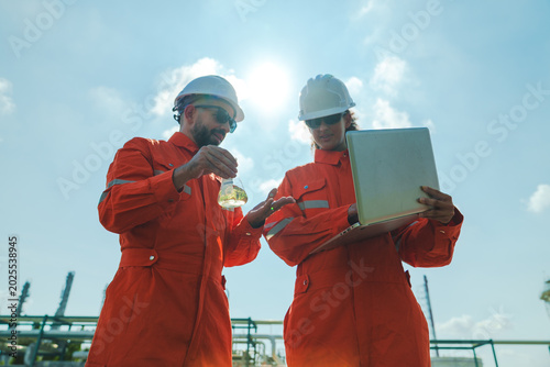 Fotografi Oil and gas refinery in petroleum industry with inspection engineer, industrial